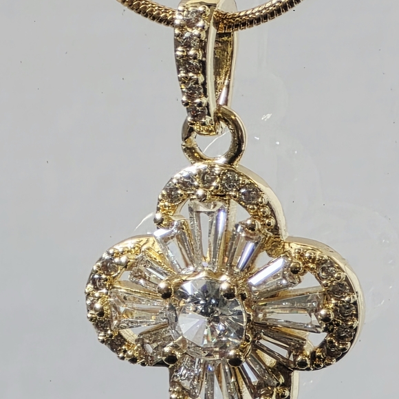 N0008 New Elegant Gold Flower Pendant Necklace - Picture 4 of 14